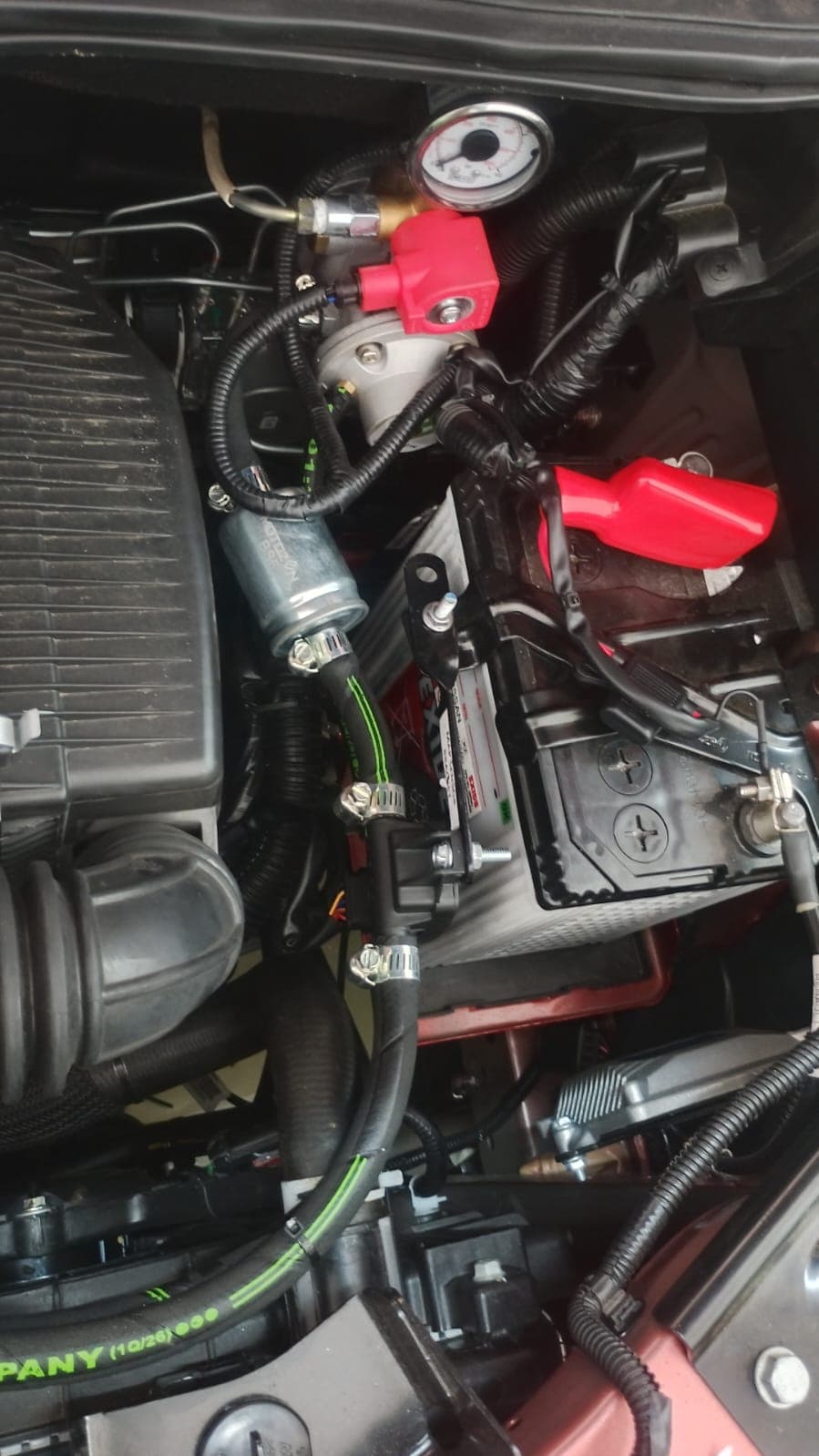Gas filter, hoses and wiring routed between the regulator and the injectors